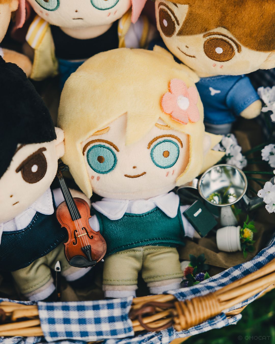 Initially, the idea for BASIL's shoot was to surround him with a lot of plants, but even though he's smiling, he still ended up looking quite sad. For the promotional images, I ended up choosing the photos of him surrounded by his friends. I think that's when he seems the happiest.
